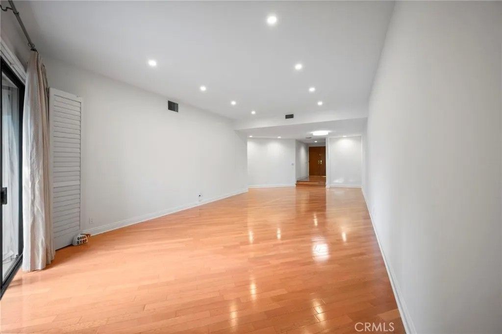 Photo of 750 S Bundy Dr #108, Los Angeles, CA 90049 (MLS # SR25265718)