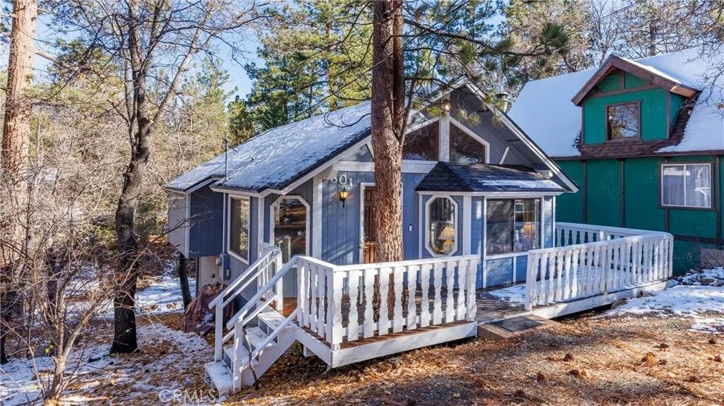 Photo of 801 Highland Ln, Sugarloaf, CA 92386 (MLS # SR25268448)