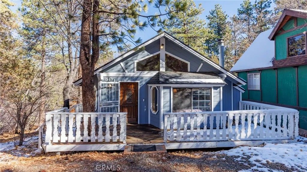 Photo of 801 Highland Ln, Sugarloaf, CA 92386 (MLS # SR25268448)