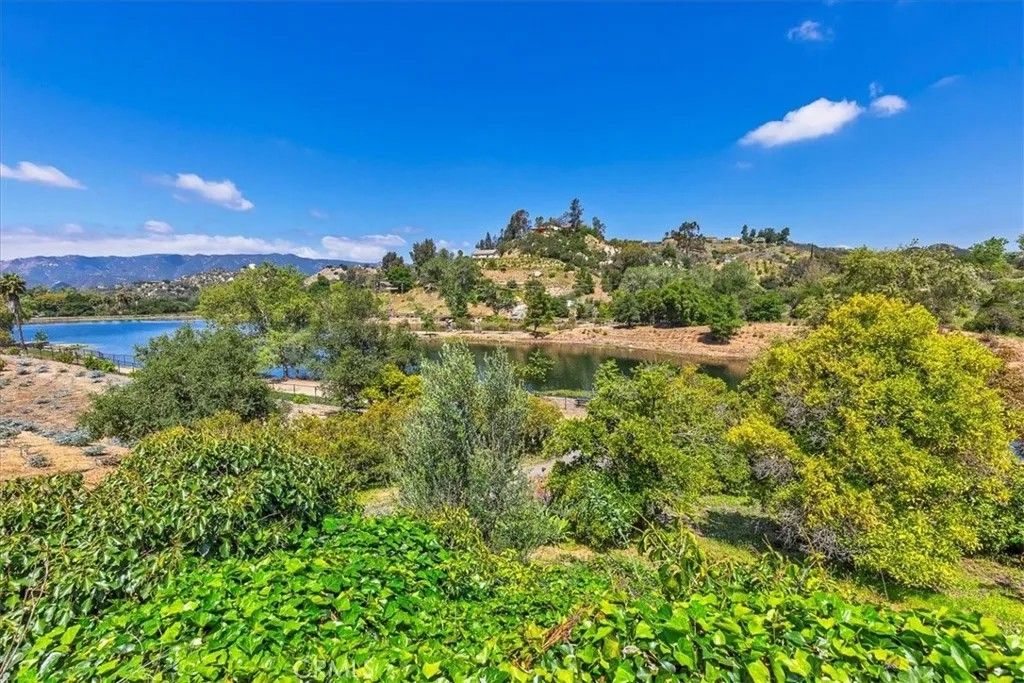 Photo of 40057 S Shore Road, Fallbrook, CA 92028 (MLS # SW25106497)