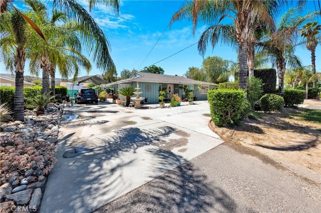 Photo of 41105 Stetson, Hemet, CA 92544 (MLS # RS26094080)