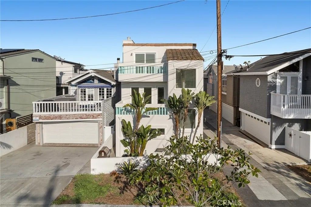 Photo of 3008 W Balboa Blvd, Newport Beach, CA 92663 (MLS # NP26077164)