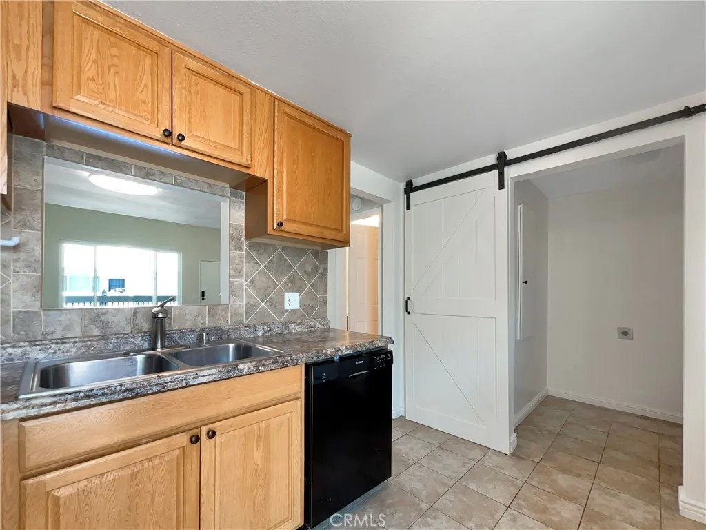 1124 Eureka Street 28