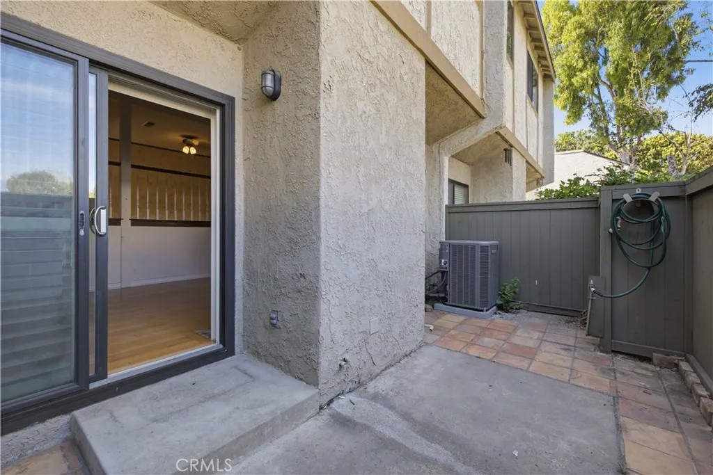 2000 W Palmyra Avenue 7