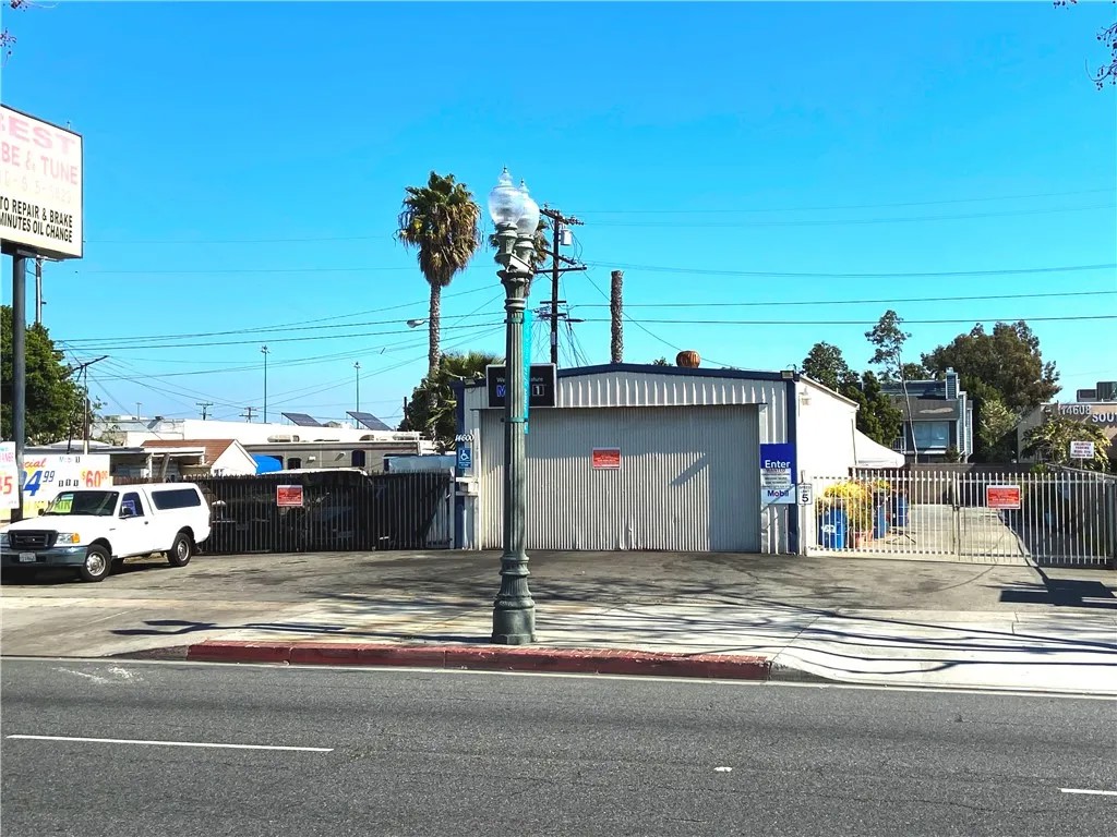 14600 Hawthorne