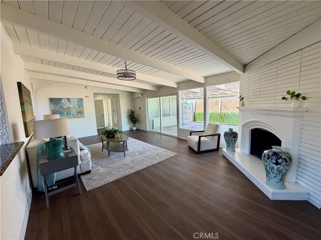 315 E Francis