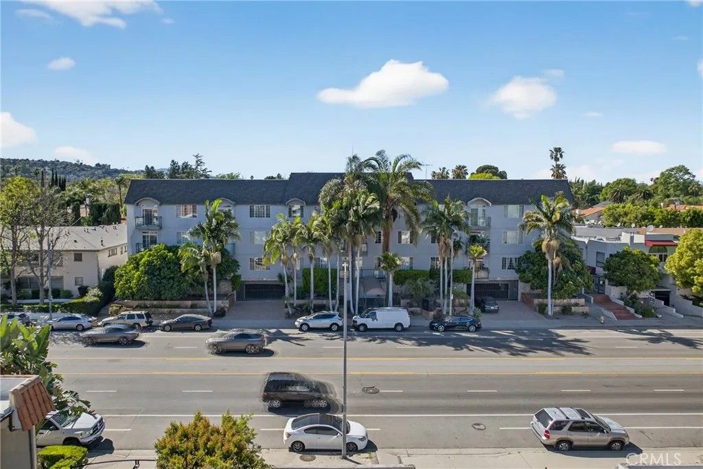 Photo of 4441 Woodman Avenue #111, Sherman Oaks, CA 91423 (MLS # SR26055495)