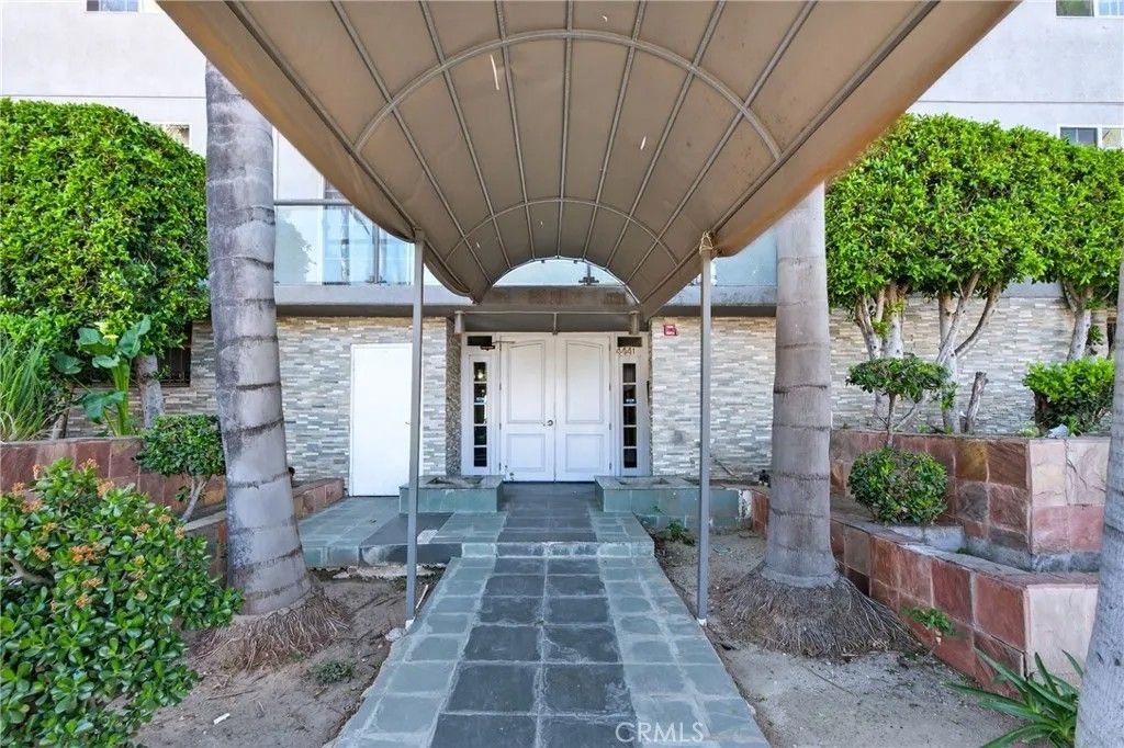Photo of 4441 Woodman Avenue #111, Sherman Oaks, CA 91423 (MLS # SR26055495)