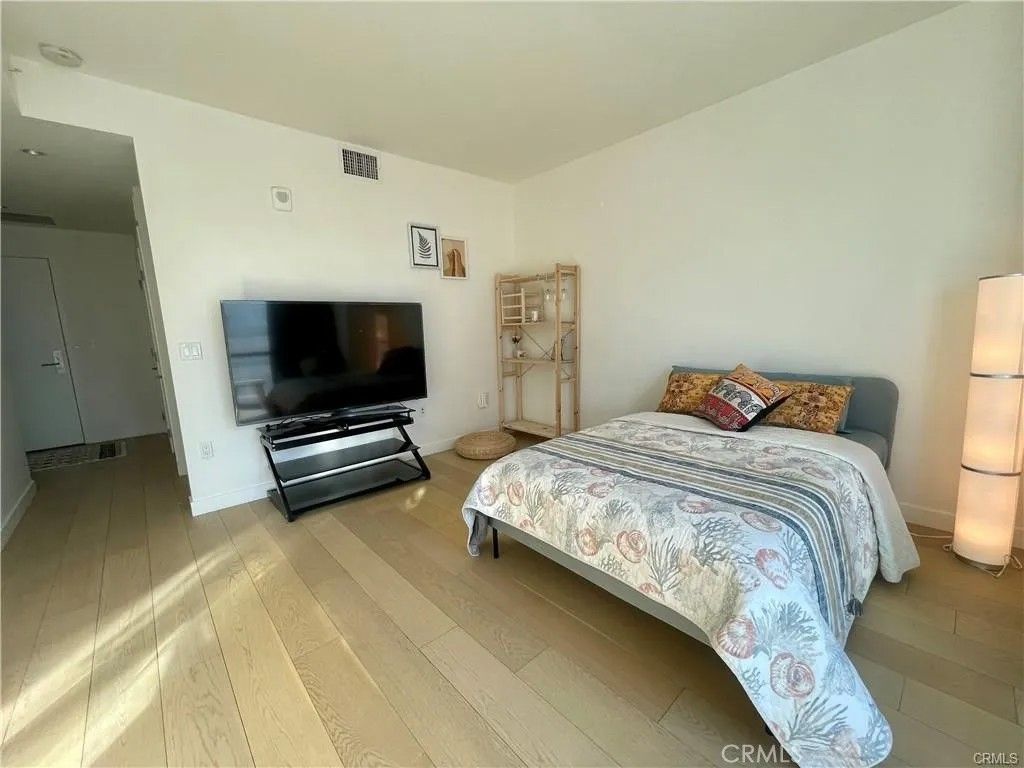 Photo of 400 S Broadway, Los Angeles, CA 90013 (MLS # WS26013561)