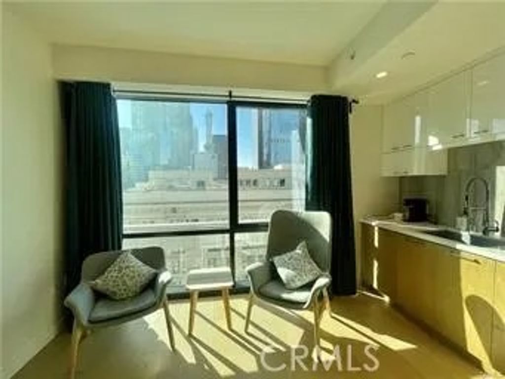 Photo of 400 S Broadway, Los Angeles, CA 90013 (MLS # WS26013561)