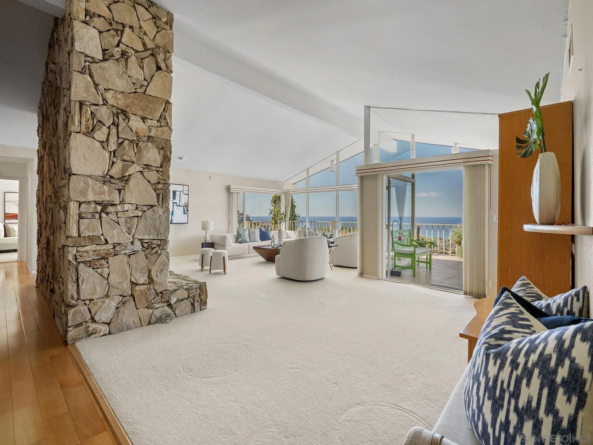 6424 El Camino Del Teatro