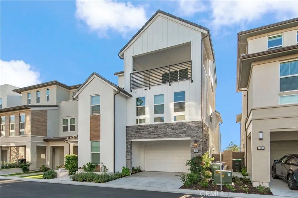 Photo of 131 Reyes Alley, Lake Forest, CA 92630 (MLS # OC25275914)