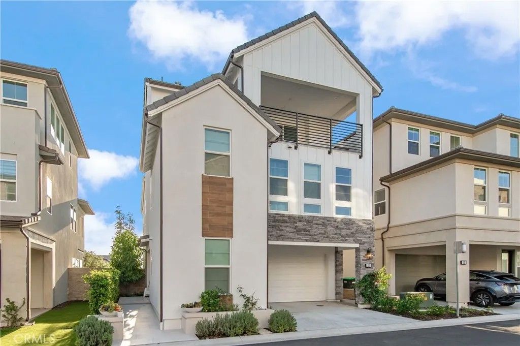 Photo of 131 Reyes Alley, Lake Forest, CA 92630 (MLS # OC25275914)