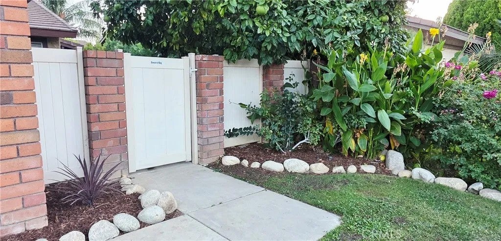 23512 Lampara Drive
