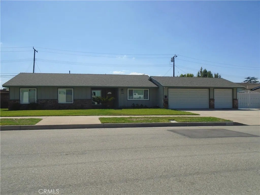 Photo of 304 W Juanita AVE, Glendora, CA 91740 (MLS # CV26200514)