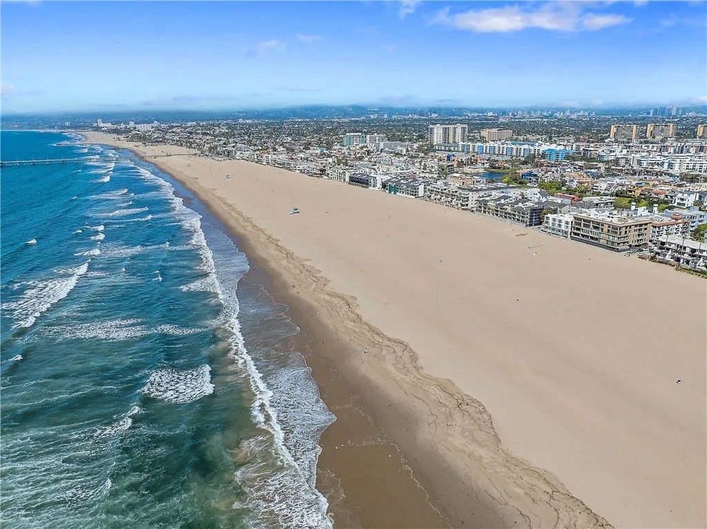 Photo of 4600 Via Dolce #206, Marina Del Rey, CA 90292 (MLS # SR26047898)