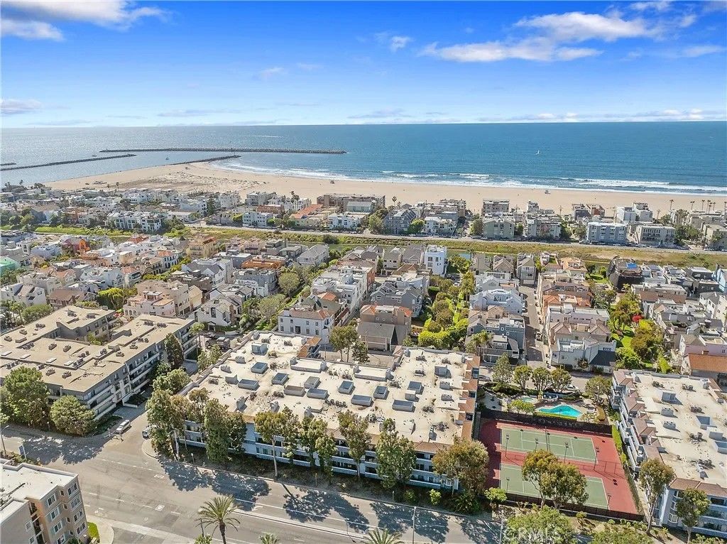 Photo of 4600 Via Dolce #206, Marina Del Rey, CA 90292 (MLS # SR26047898)