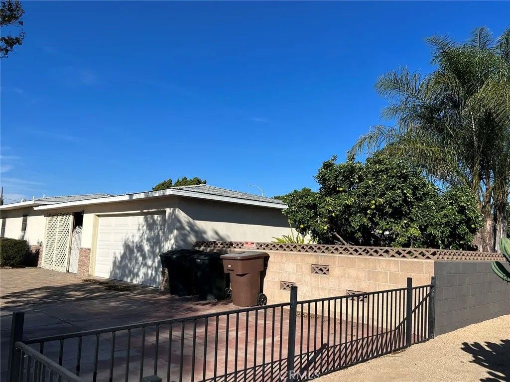 Photo of 140 W Midway Manor Mnr, Anaheim, CA 92805 (MLS # TR26011346)