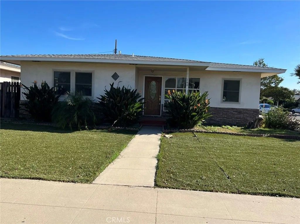 Photo of 140 W Midway Manor Mnr, Anaheim, CA 92805 (MLS # TR26011346)