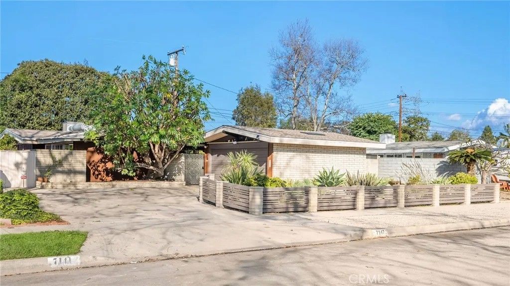 Photo of 7147 E Metz Street, Long Beach, CA 90808 (MLS # PW26006957)