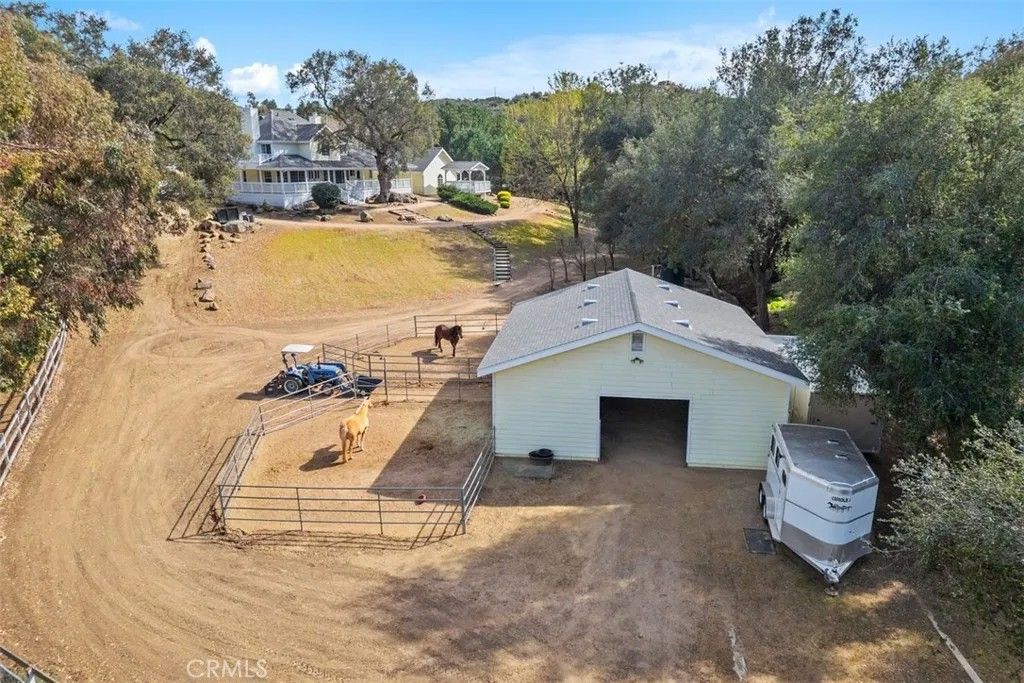 Photo of 35105 Loma Rd, Lake Elsinore, CA 92530 (MLS # OC25271922)