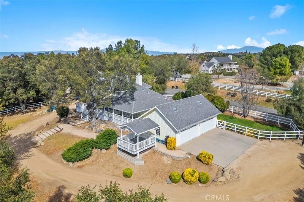 Photo of 35105 Loma Rd, Lake Elsinore, CA 92530 (MLS # OC25271922)