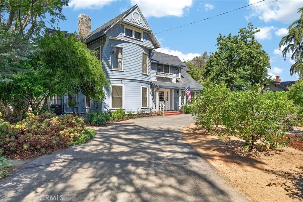 1056 San Jacinto