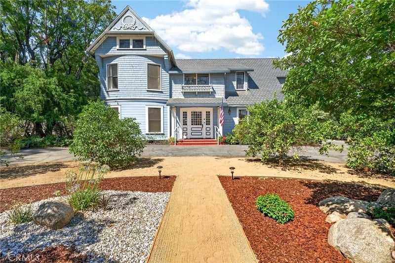 1056 San Jacinto