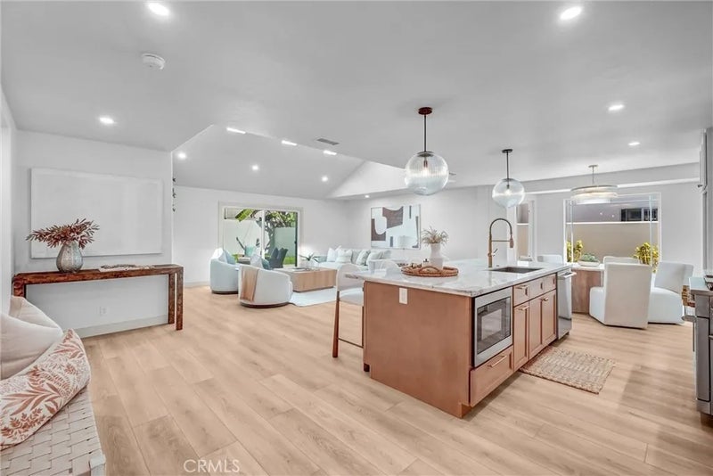 5851 Snead