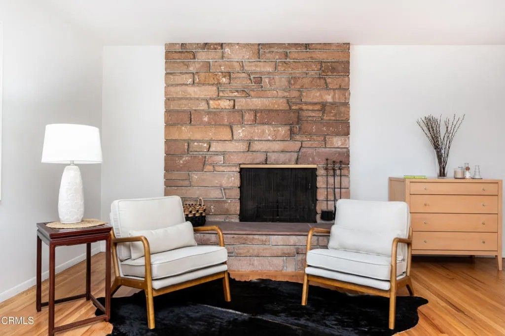 Photo of 1305 Solita Road, Pasadena, CA 91103 (MLS # P1-25784)