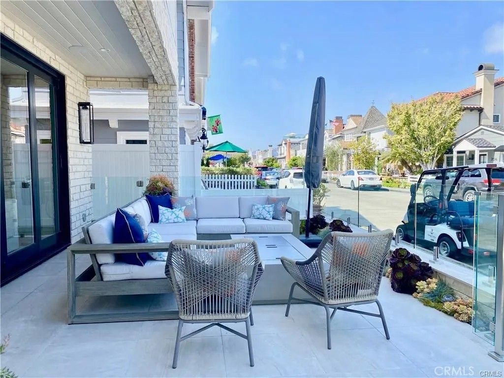 Photo of 203 Sapphire Ave, Newport Beach, CA 92662 (MLS # OC26031840)