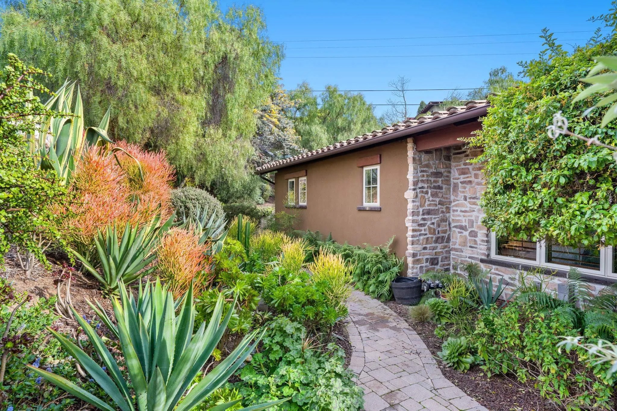 825 Gonzales Street