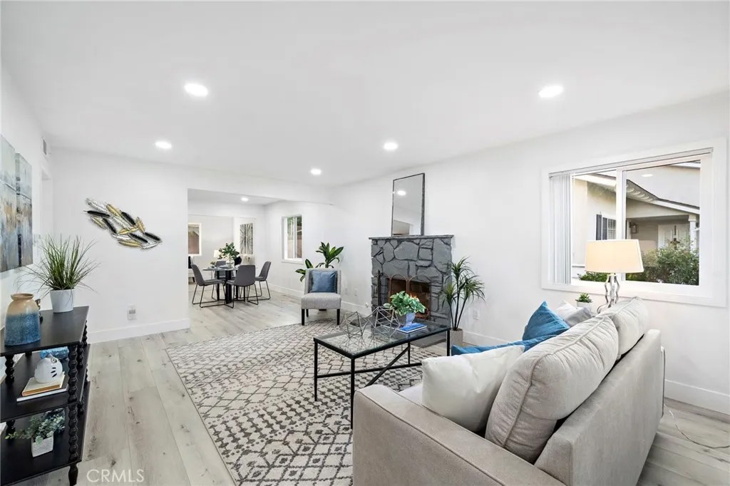 14706 Dunton