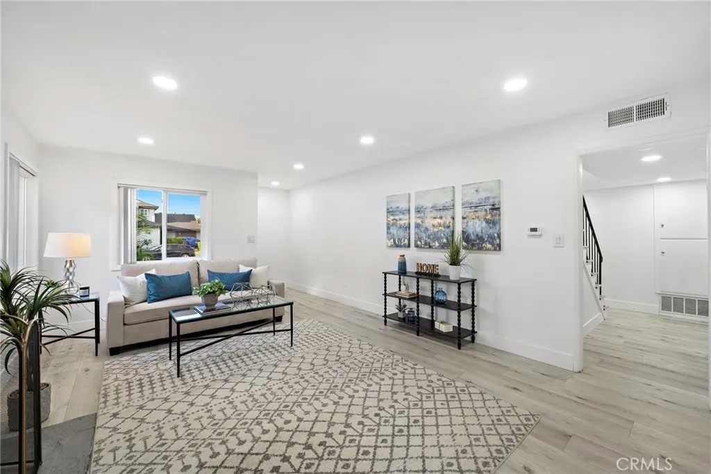 14706 Dunton