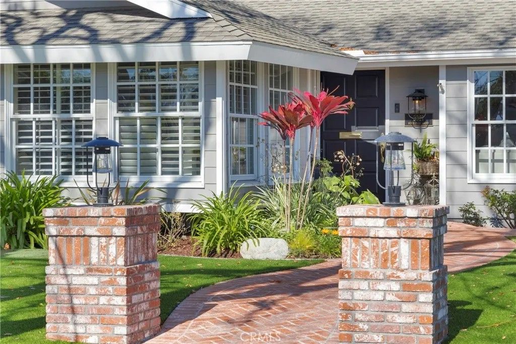 Photo of 3321 Wimbleton Dr, Rossmoor, CA 90720 (MLS # NP26028636)