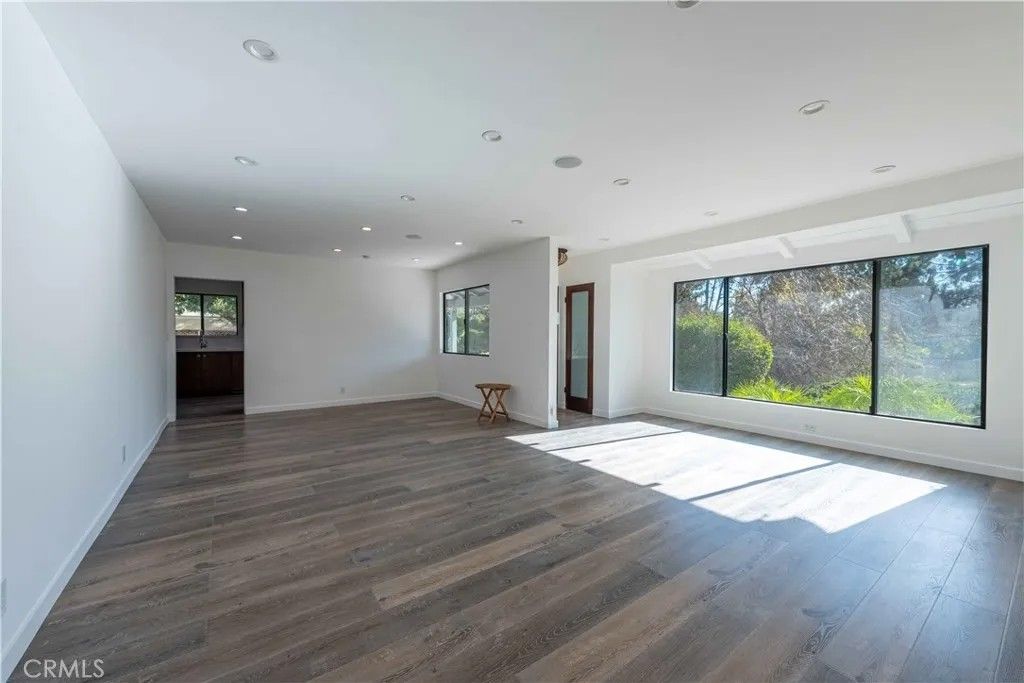 Photo of 23345 Oxnard, Woodland Hills, CA 91367 (MLS # SR26025108)