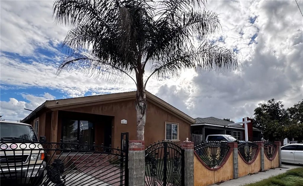 Photo of 5516 Rayborn ST, Lynwood, CA 90262 (MLS # PW26230185)