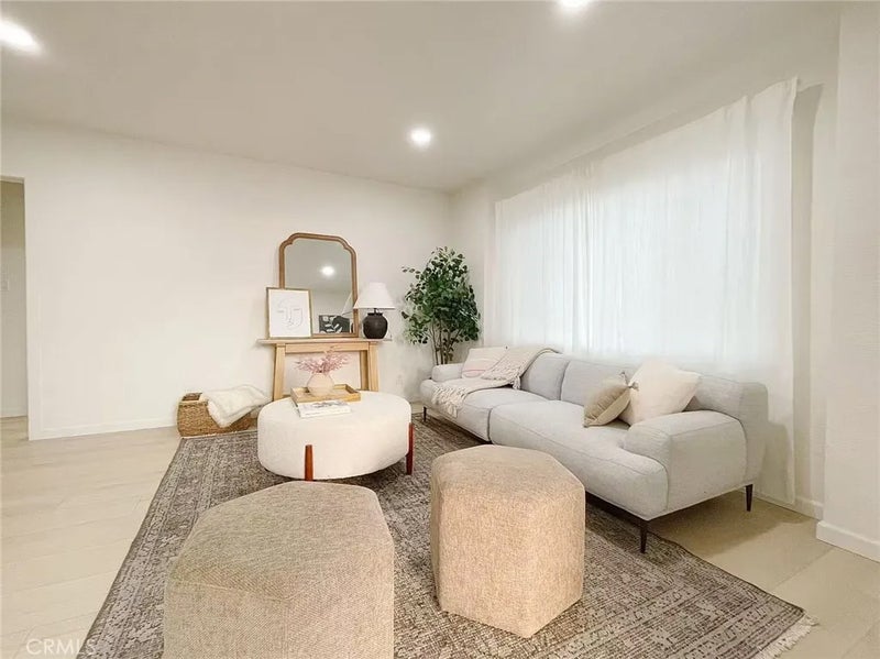 877 W Edna