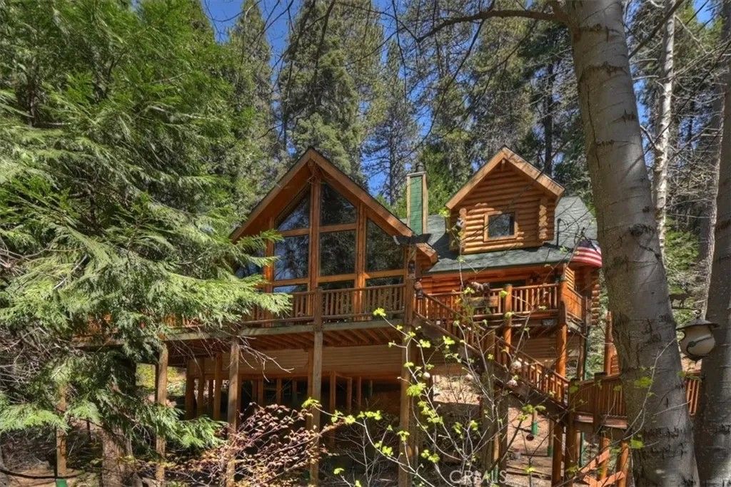 Photo of 28730 Potomac Dr, Lake Arrowhead, CA 92352 (MLS # IG26054689)