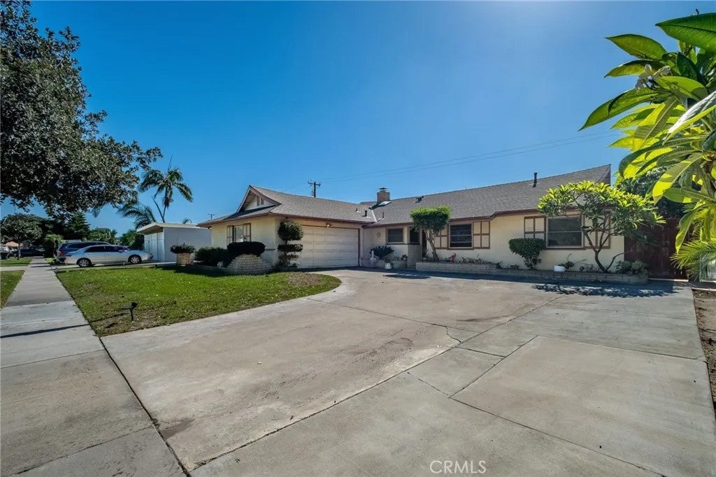2650 E Sycamore