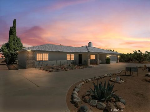 Photo of 12190 Mission St, Oak Hills, CA 92344 (MLS # CV26071330)