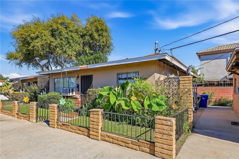 3922 Rowland