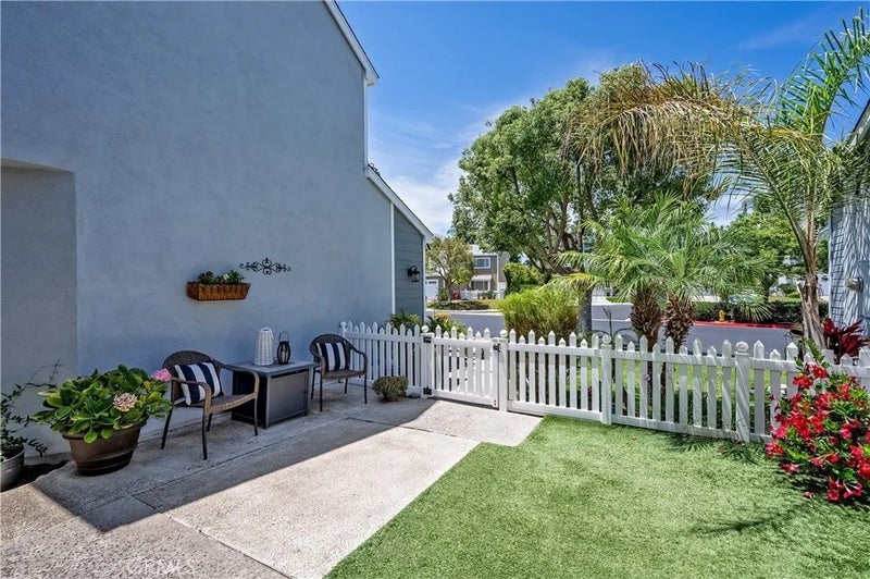 27616 Sweetbrier