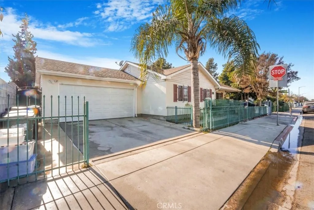 2502 Santa Ana Boulevard North