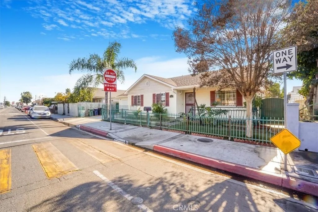 2502 Santa Ana Boulevard North