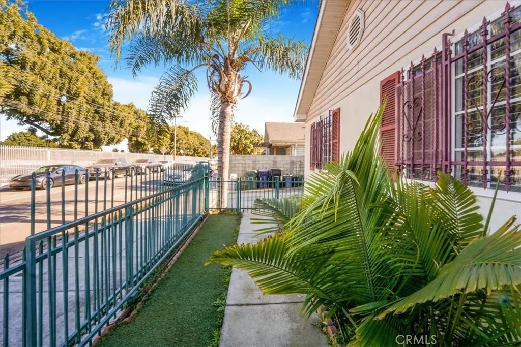 2502 Santa Ana Boulevard North