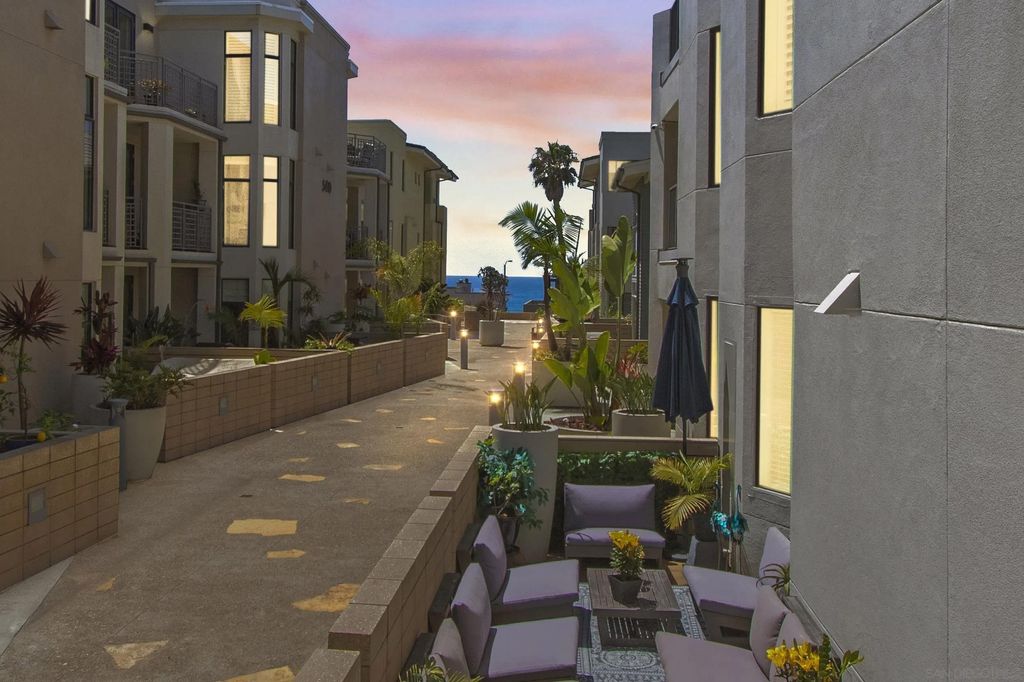 Photo of 5440 La Jolla Blvd #E106, La Jolla, CA 92037 (MLS # 260010154)