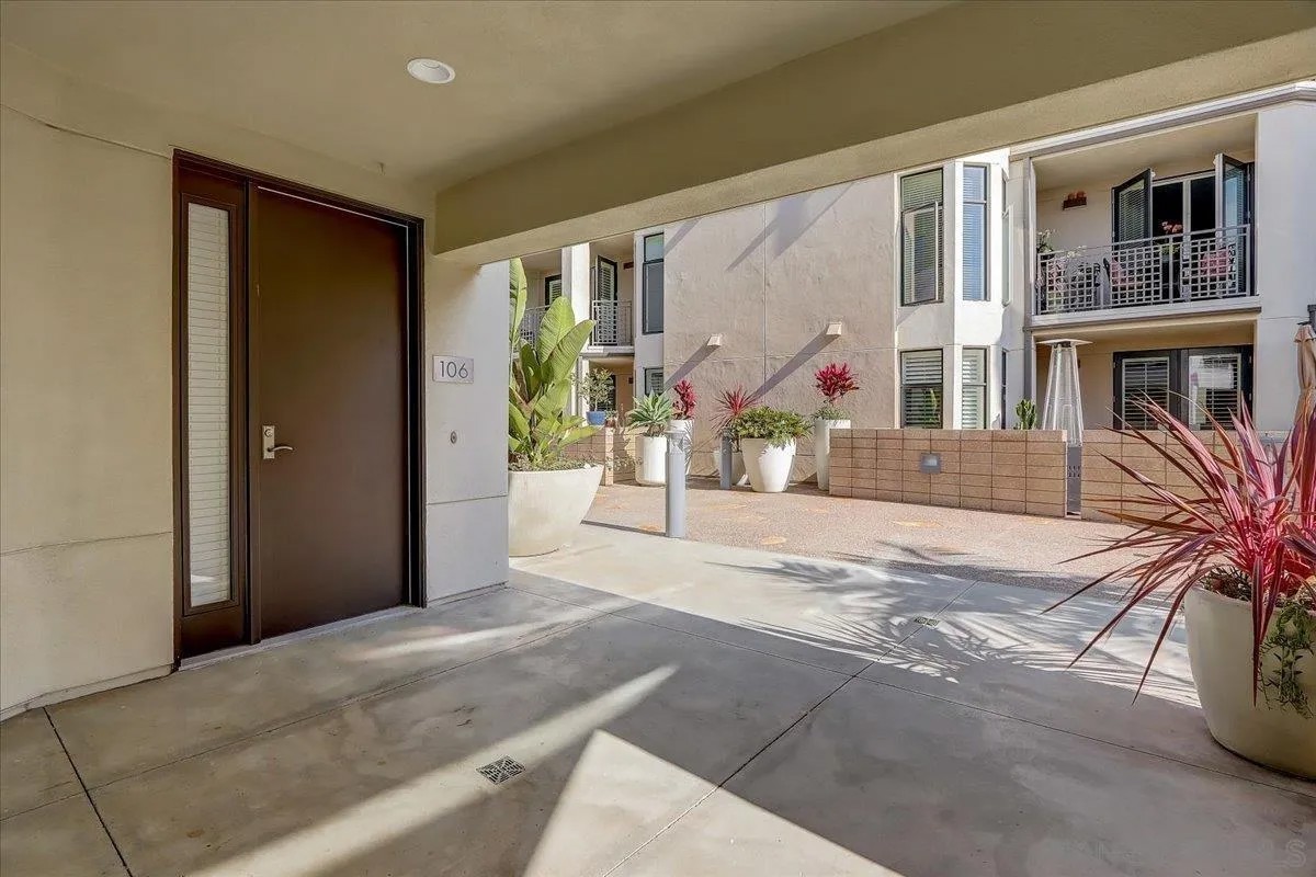5440 La Jolla E106