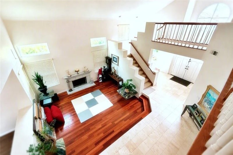 8312 E Hillsdale