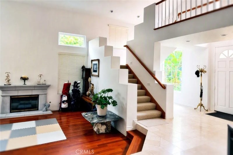 8312 E Hillsdale